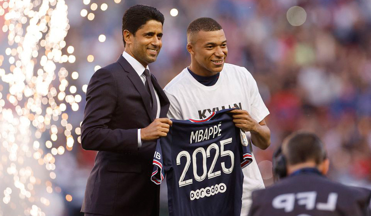 Mbappe signs contract extension with PSG until 2025